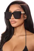 Keeping Focus Square Sunglasses