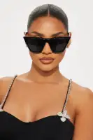 Modern Maven Sunglasses(Black,OS)