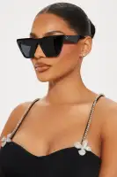 Modern Maven Sunglasses(Black,OS)
